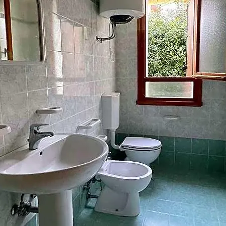 Flat With Shared Garden 200 M From The Sea Apartman Rosolina Mare