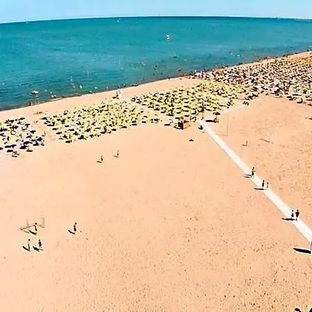 Flat With Shared Garden 200 M From The Sea *